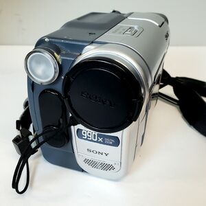 Sony DCR-TRV 260 Digital 8  Camcorder +Battery+ Charger + Original Box